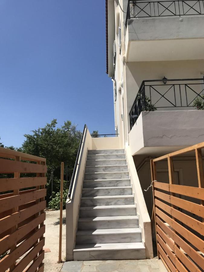 Beautiful Maisonette With A View To The Mountains And The Sea Ajía Marína Kültér fotó
