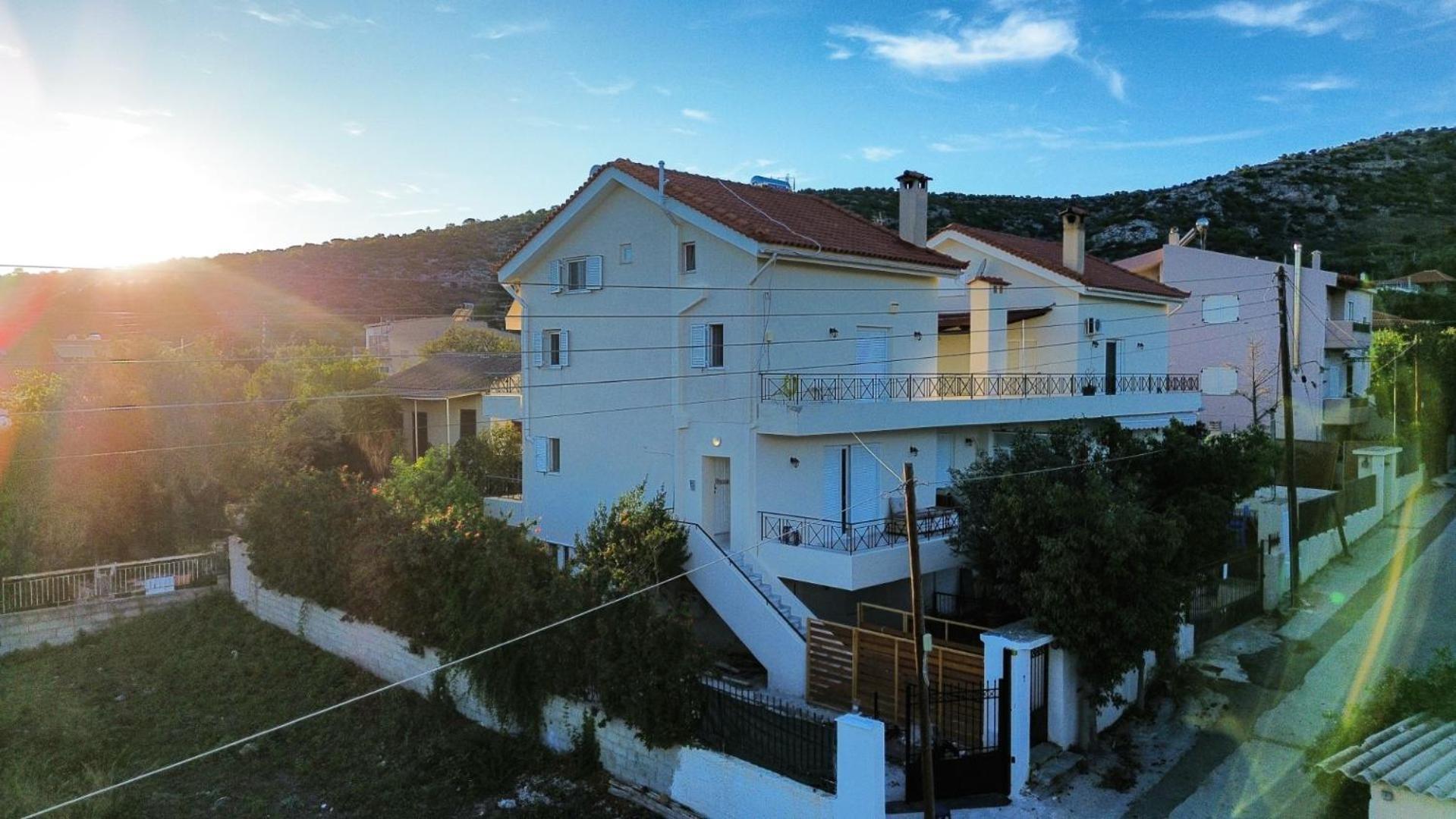 Beautiful Maisonette With A View To The Mountains And The Sea Ajía Marína Kültér fotó